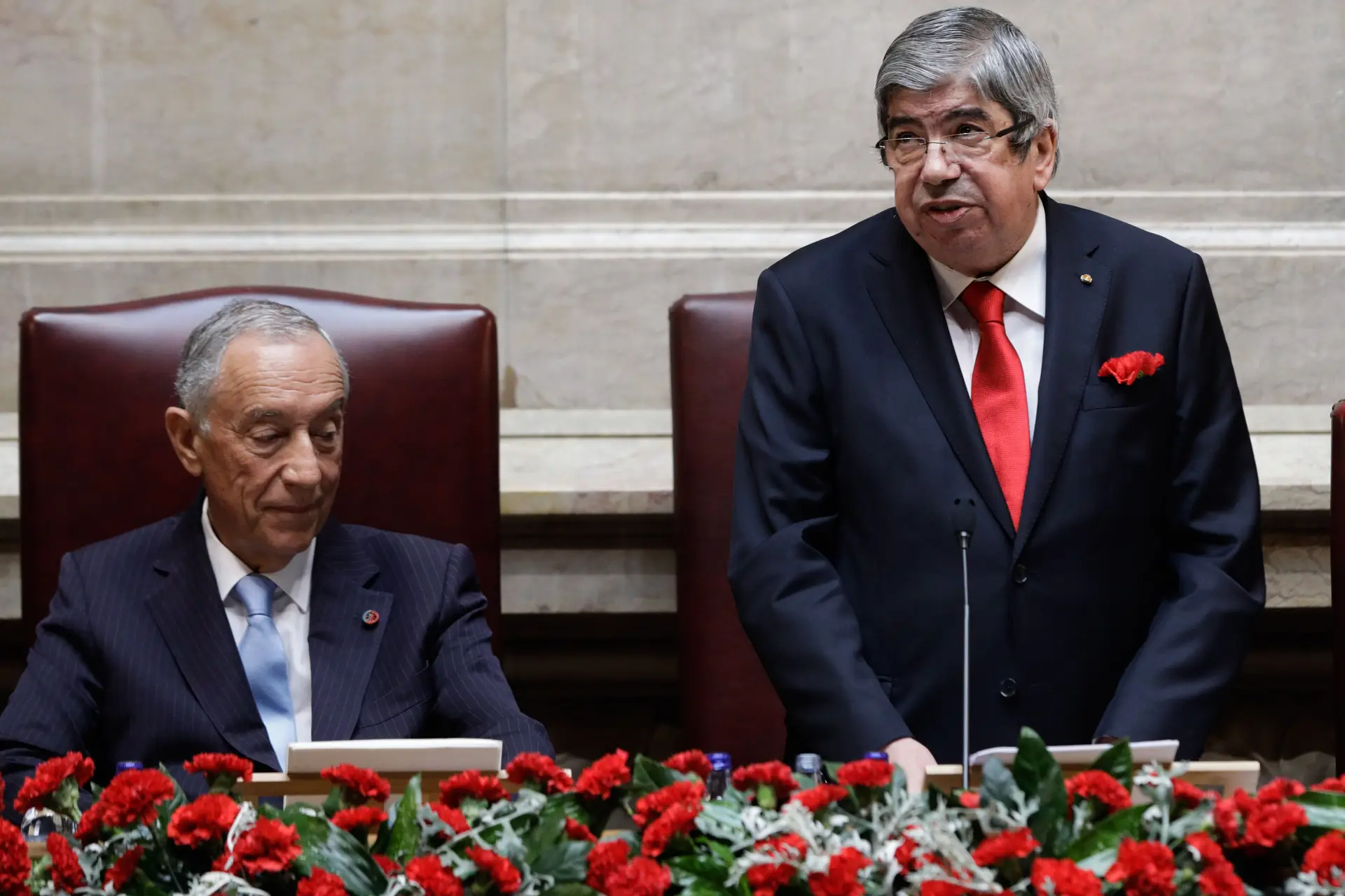 Ferro Rodrigues sugere reflexão séria sobre limitação de mandatos e incentivos no Parlamento