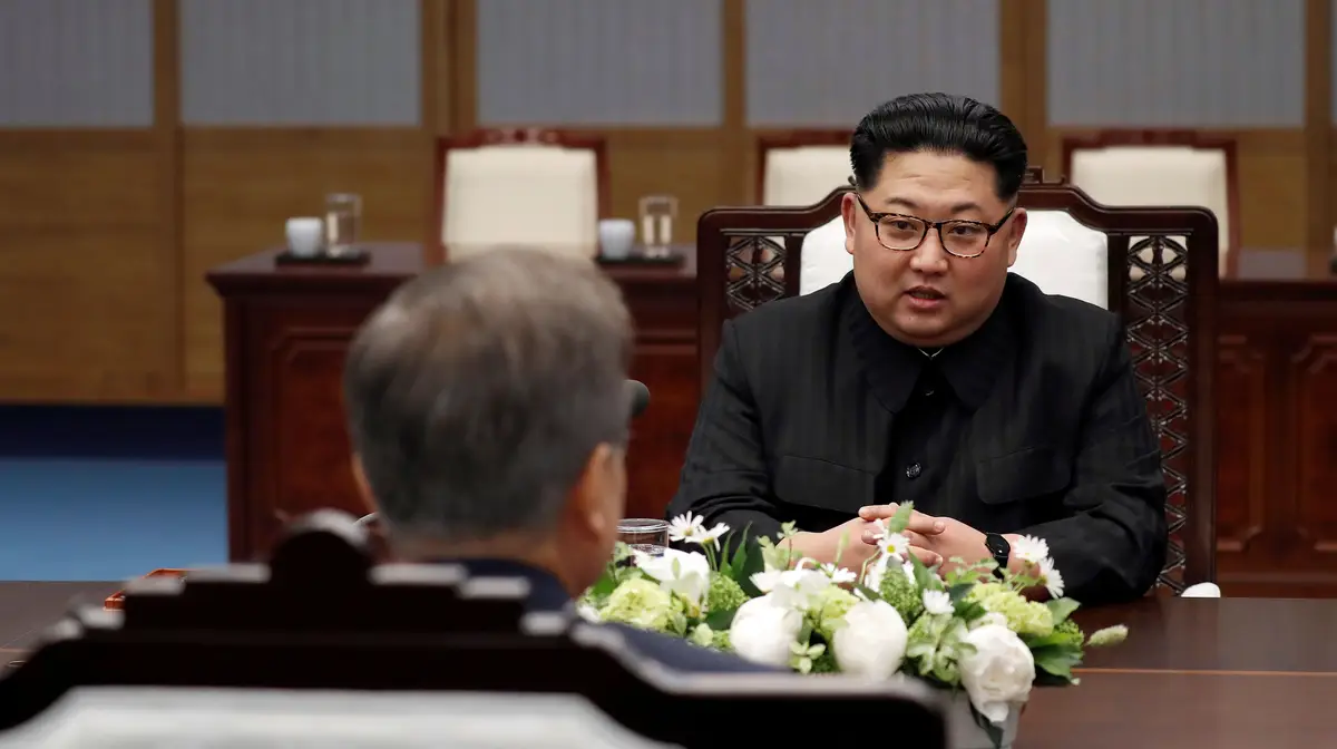 O líder norte-coreano admitiu que possam existir "dificuldades e frustrações no caminho", mas adiantou que as duas Coreias se concertarão estreitamente para evitar "repetir o passado".