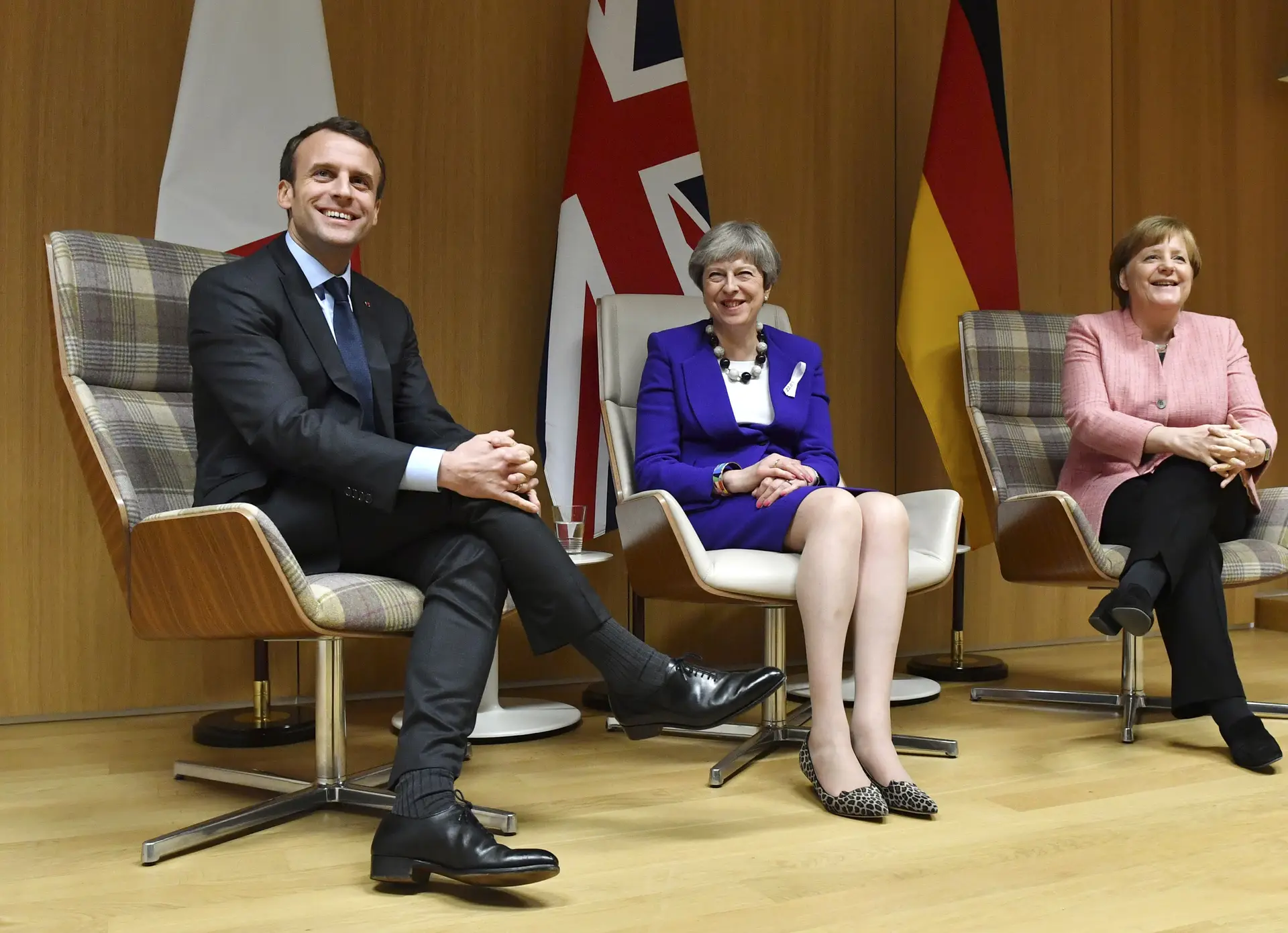 Merkel, Macron e May defendem continuação dos EUA no acordo nuclear do Irão