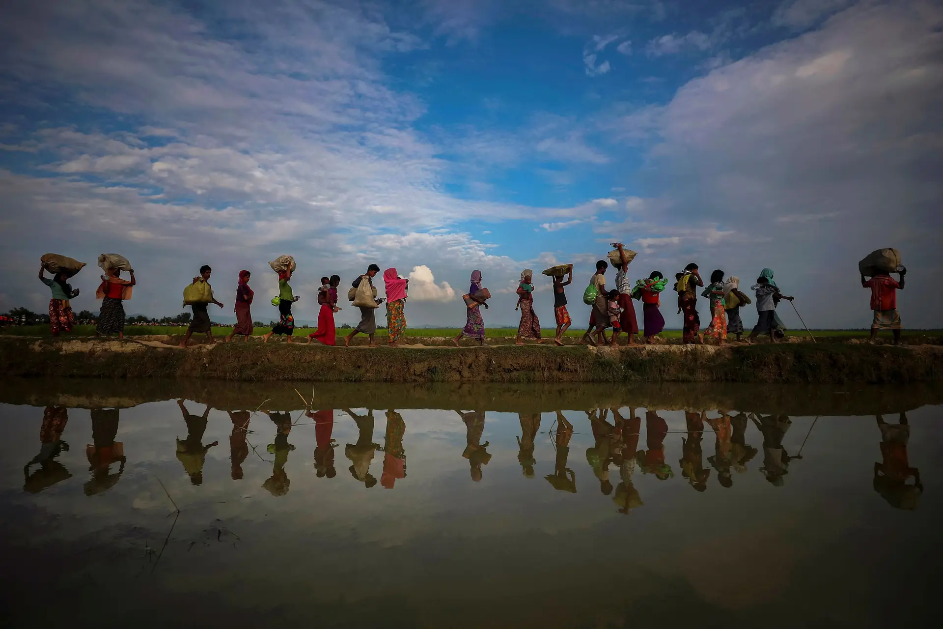 700 mil refugiados rohingya enfrentam perigo das monções no Bangladesh