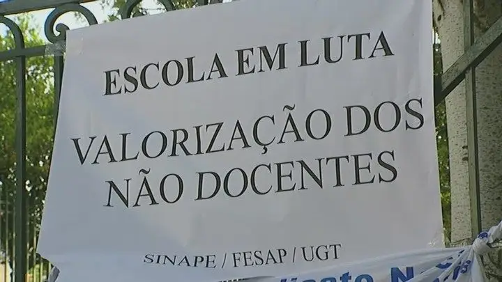 Greve encerra escola secundária de Benfica pela primeira vez em quase 40 anos