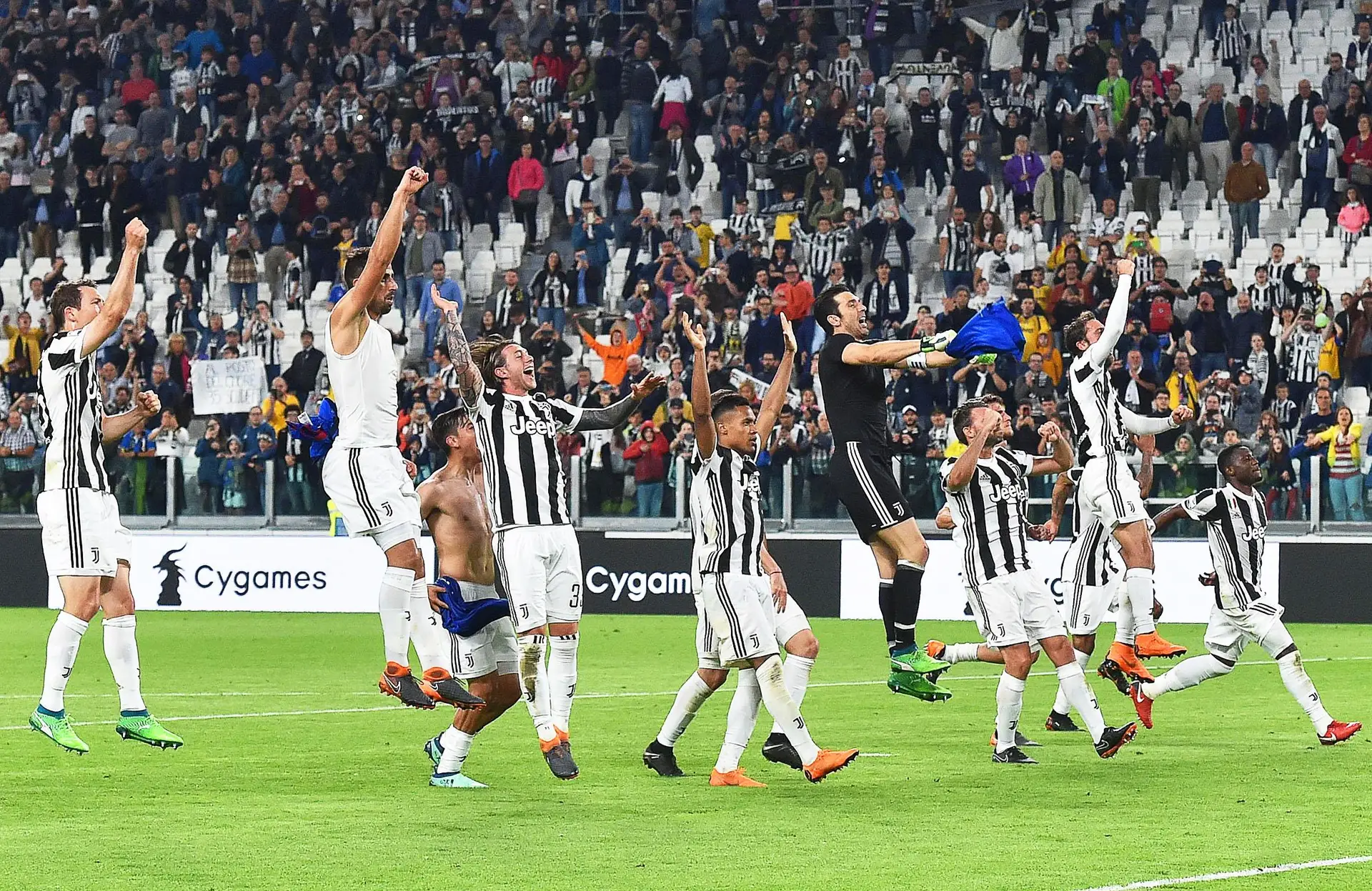 Juventus vence Bolonha e derrota do Nápoles dar-lhe-á o hepta em Itália