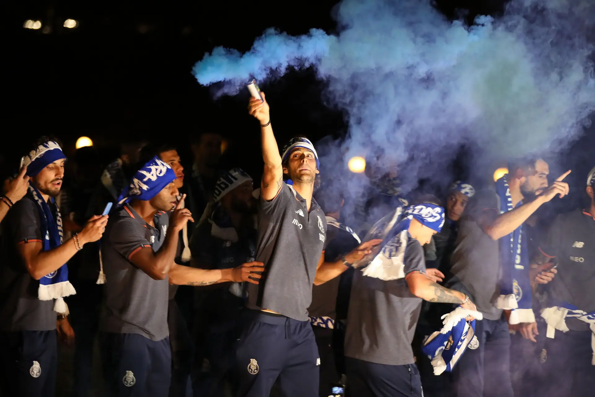Jogadores do FC Porto celebram conquista com adeptos