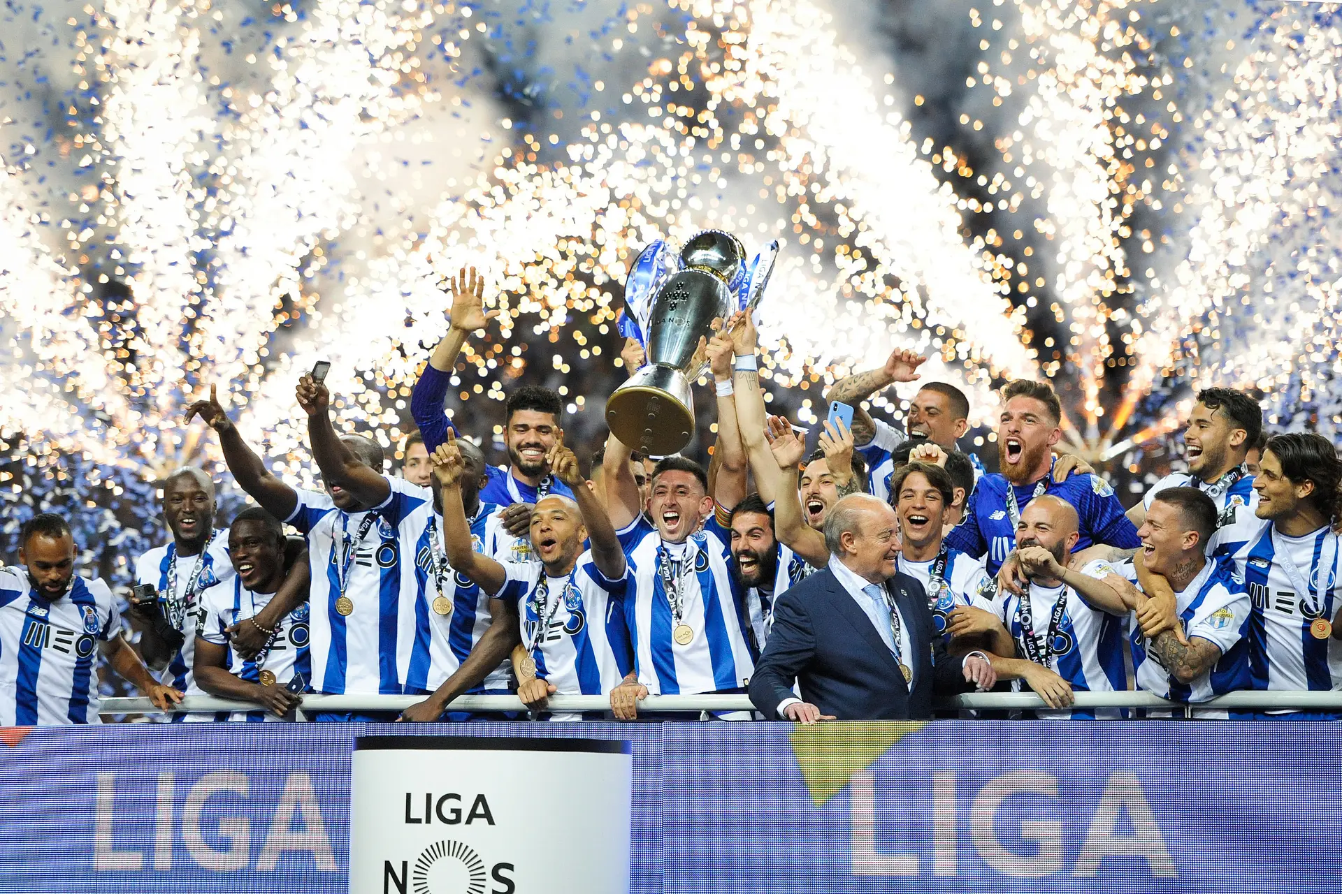 FC Porto ergue troféu de campeão