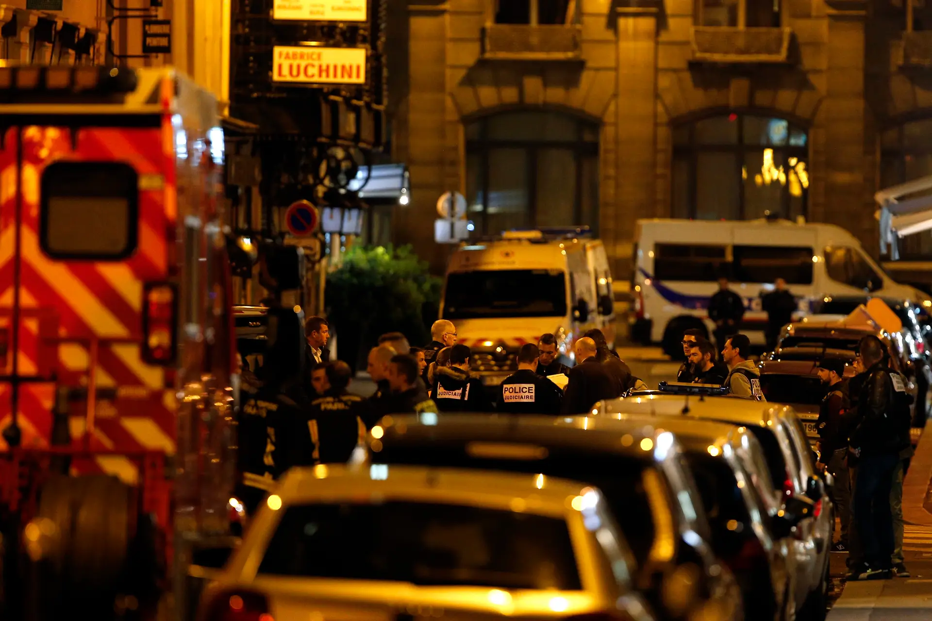 Homem armado com faca mata uma pessoa e fere quatro em Paris