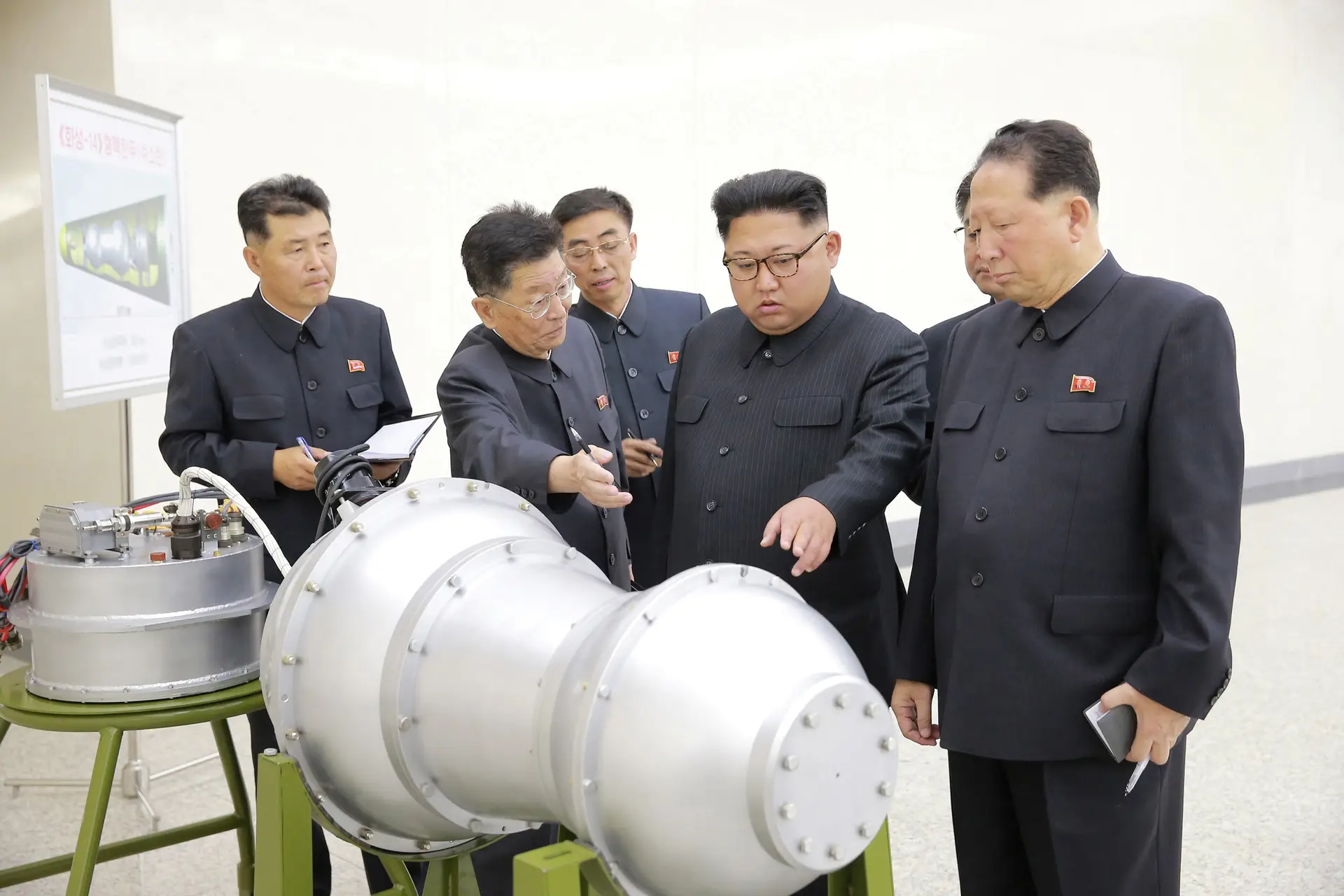 Pyongyang anuncia desmantelamento do seu complexo de testes nucleares este mês