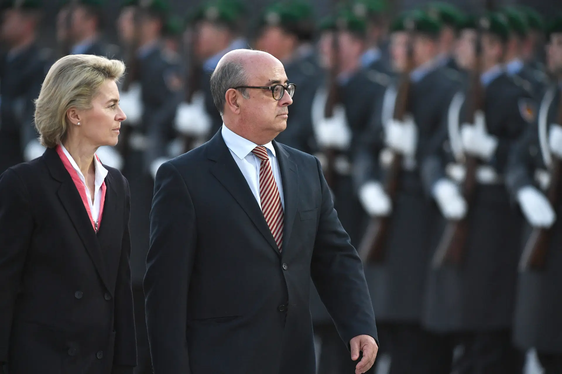 Ministro da Defesa em visita de cinco dias a Angola