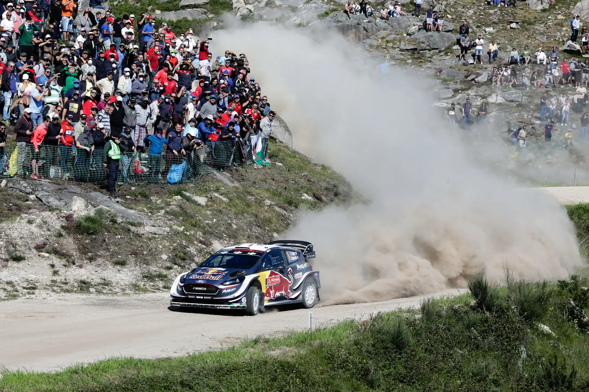 Campeão mundial Sébastien Ogier despista-se no Rali de Portugal