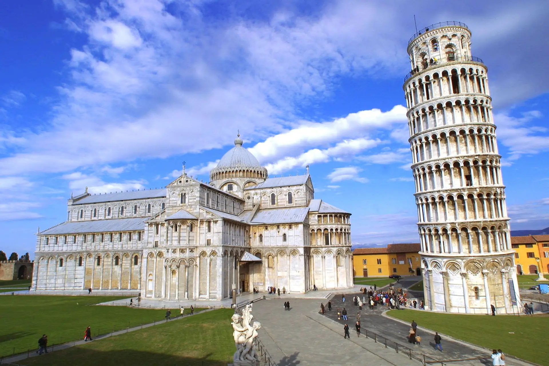 800 anos e alguns terramotos depois, como é que a Torre de Pisa continua de pé?