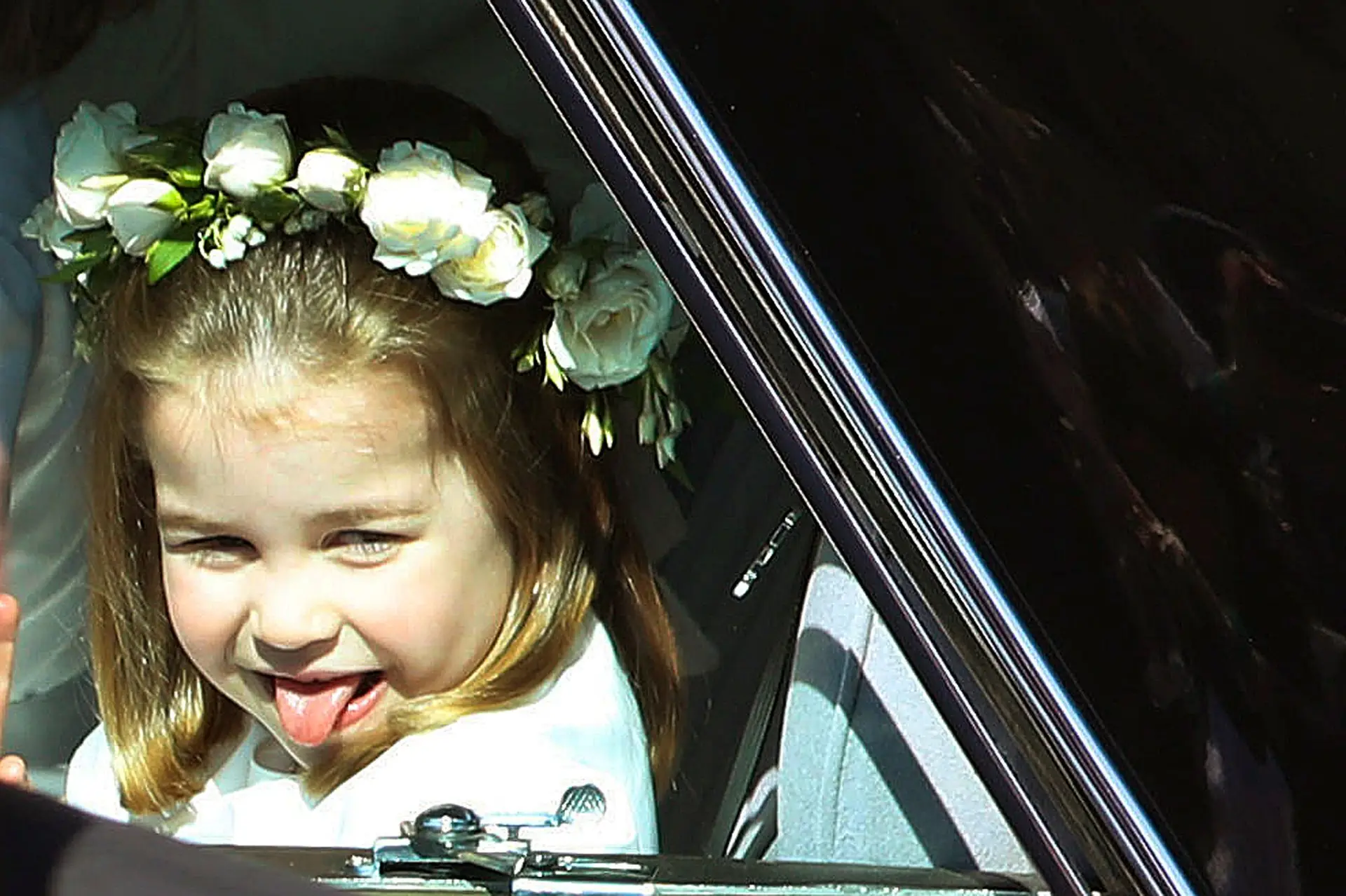 A Rainha Isabel II, o pajem e a ex-namorada. Os memes do casamento real