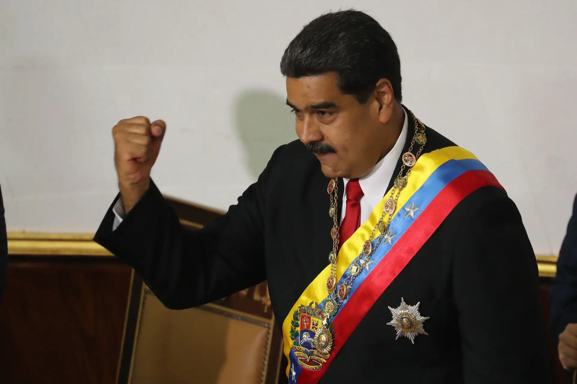 Nicolás Maduro presta juramento e anuncia libertação de presos políticos