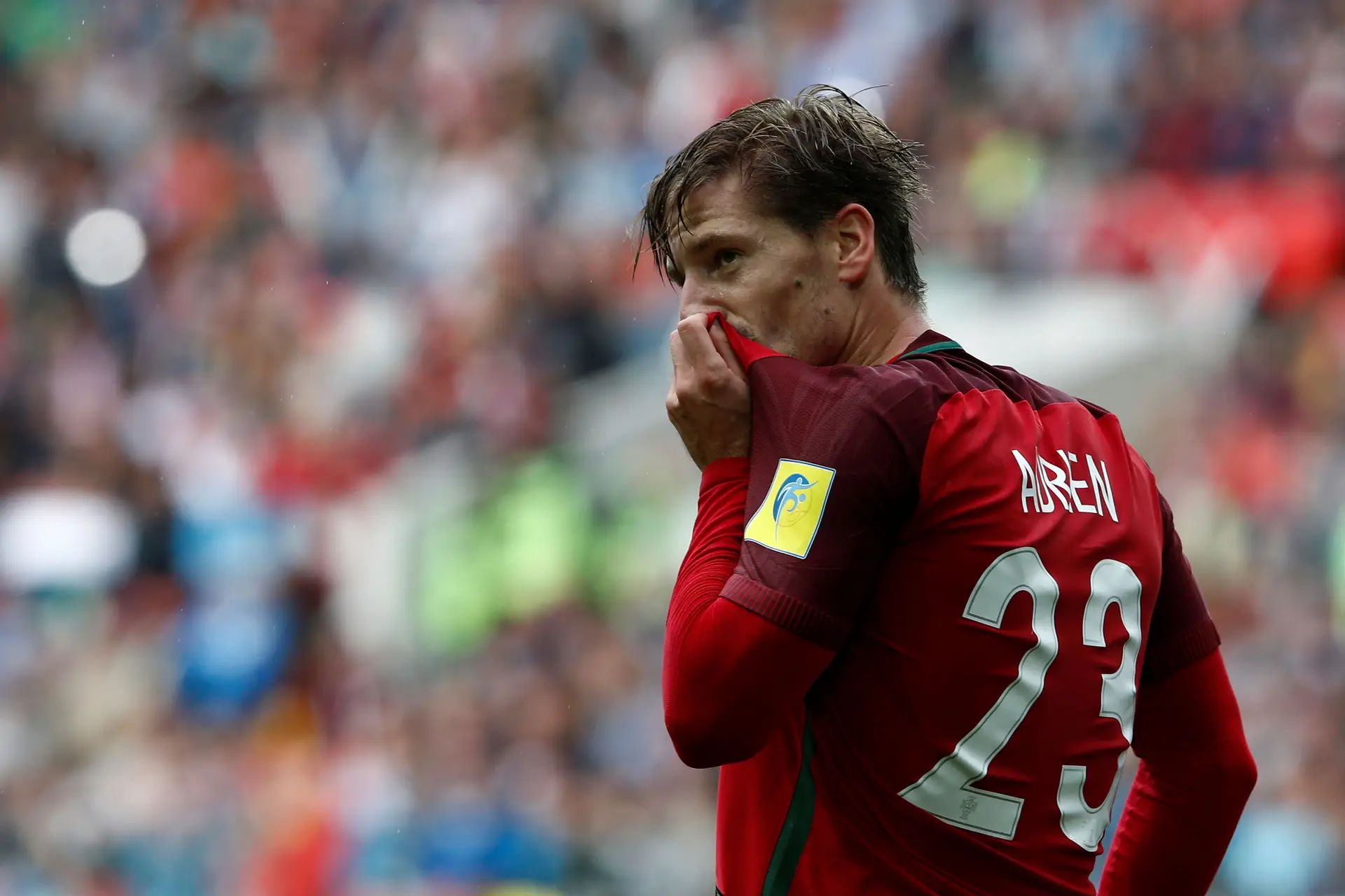 Adrien Silva anuncia fim da carreira de futebolista