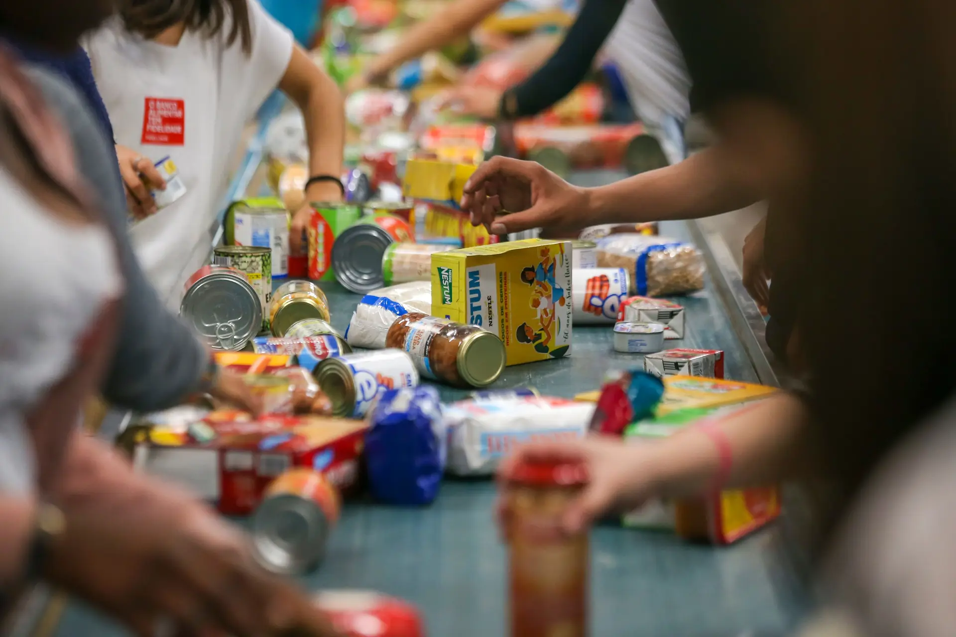 Governo recupera e reforça plano de emergência contra a fome do tempo da troika