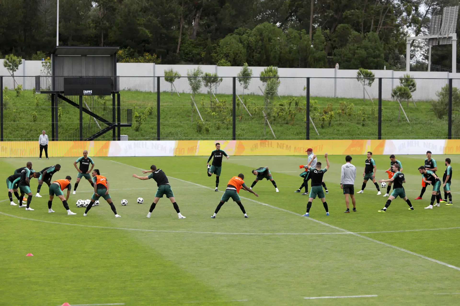 Bernardo Silva falha treino da seleção, Adrien regressou em pleno