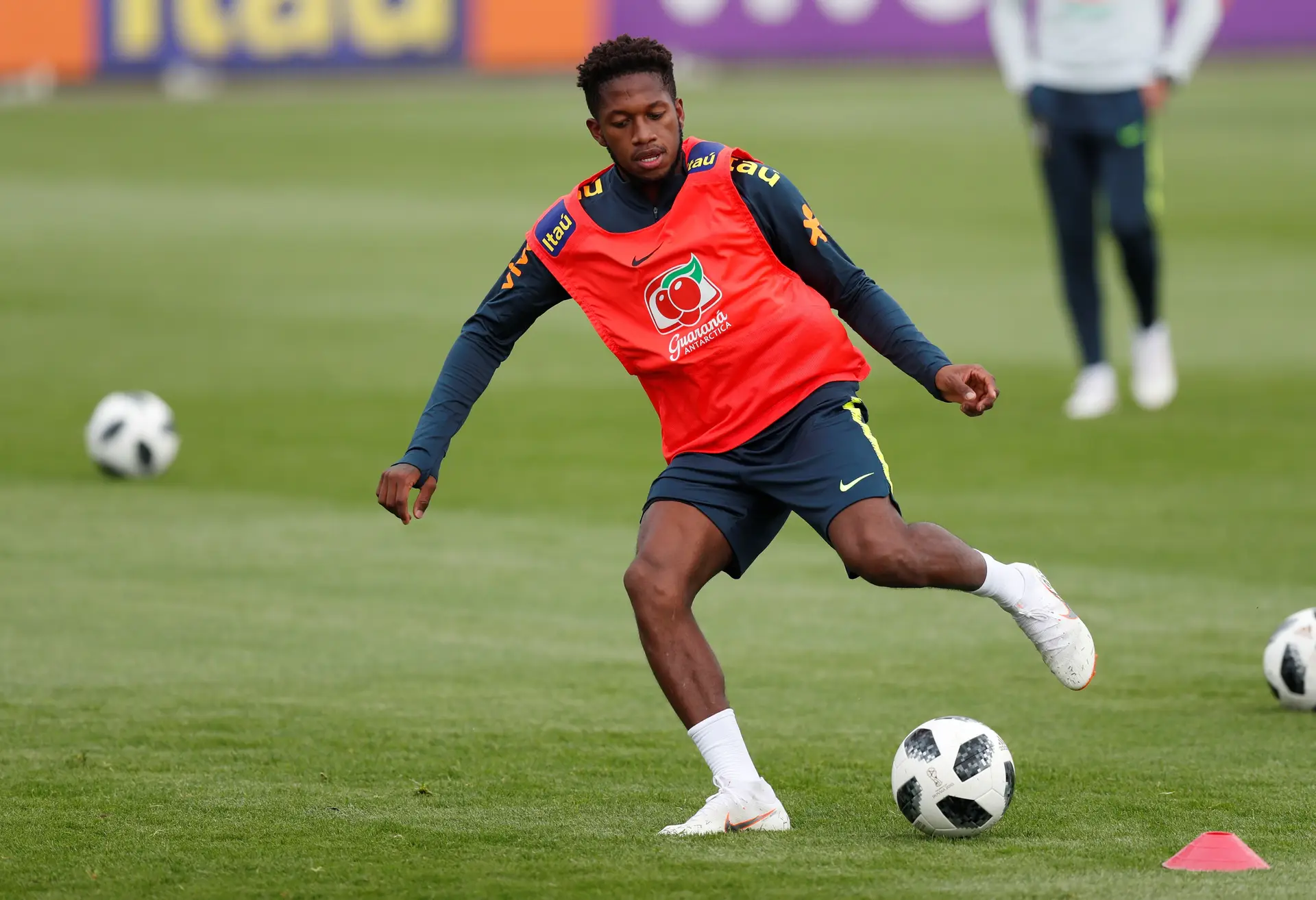 Fred assina pelo Manchester United de José Mourinho