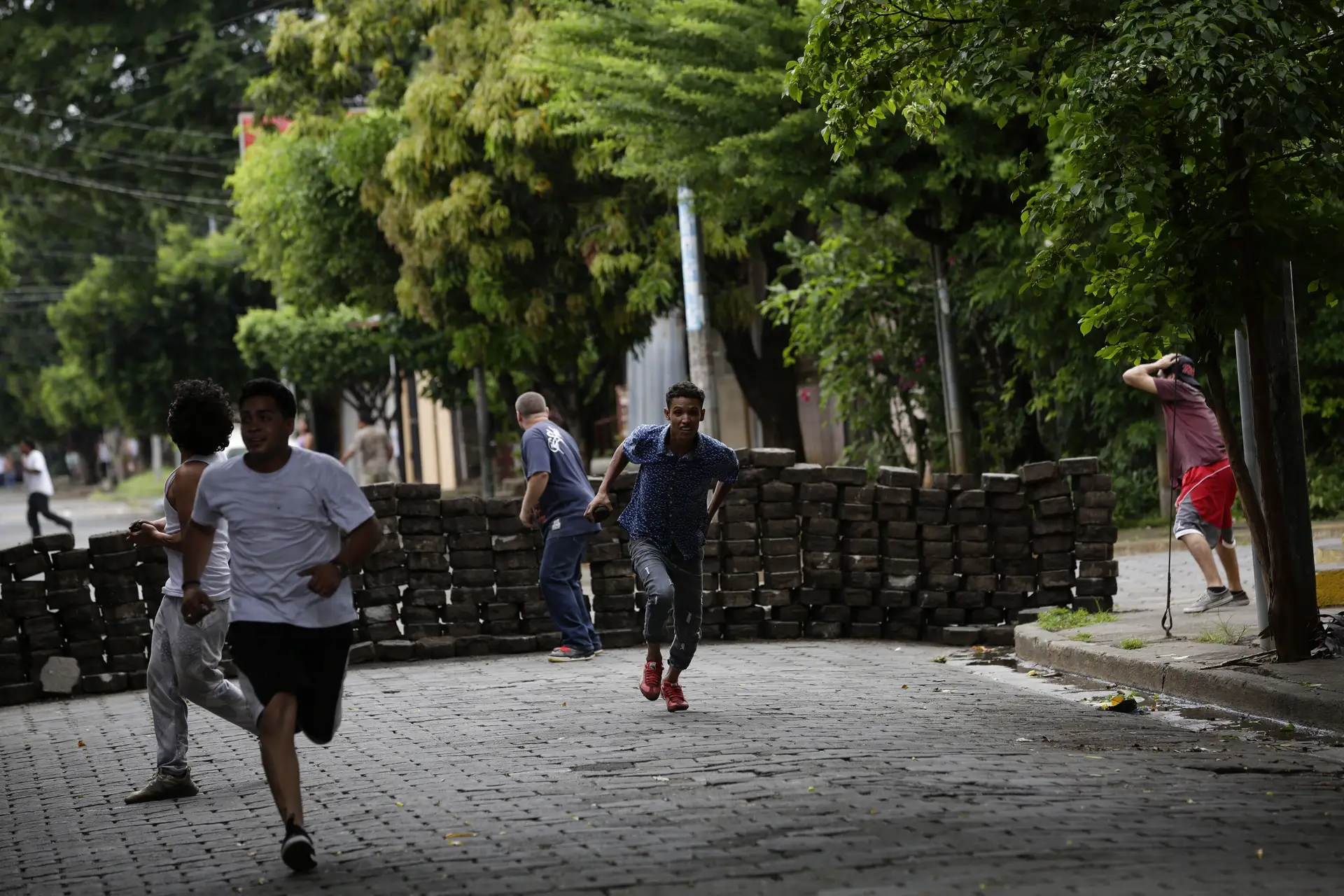 Polícia responde com violência às barricadas na Nicarágua