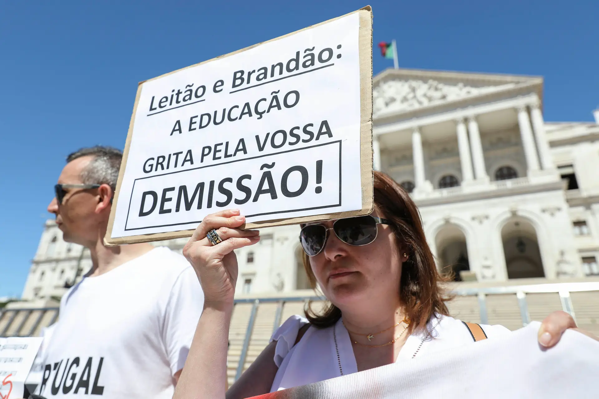 Professores manifestam-se junto à Assembleia da República