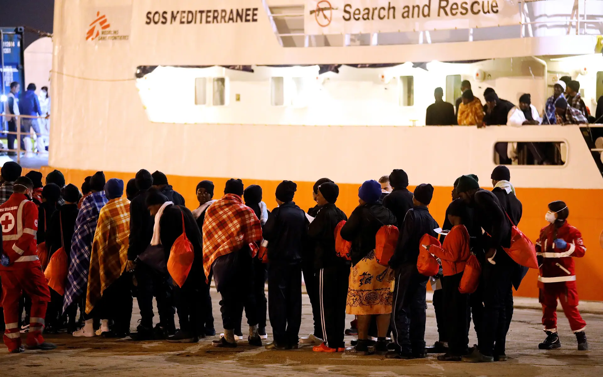 Mais de mil pessoas vão fazer parte do acolhimento dos migrantes do Aquarius em Valência