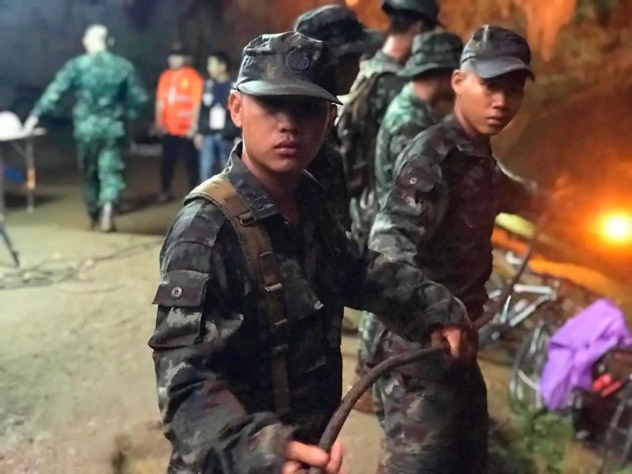 Inundações dificultam buscas de equipa desaparecida em caverna na Tailândia