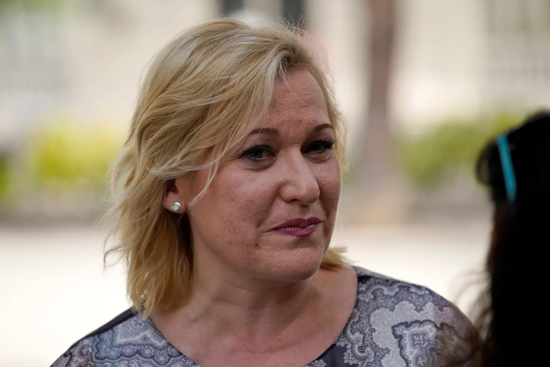 Eduardo Vela, ex-obstetra da clínica San Ramon, é acusado por Inés Madrigal (na foto), de a ter separado da sua mãe biológica e de ter falsificado a sua certidão de nascimento em junho de 1969.