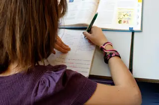 As sugestões do Ministério da Educação para os pais que estão em casa com os filhos