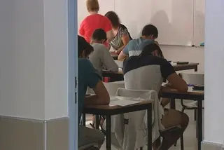 Calendário para reabertura das aulas presenciais nos 11.º e 12.º anos anunciado dia 30