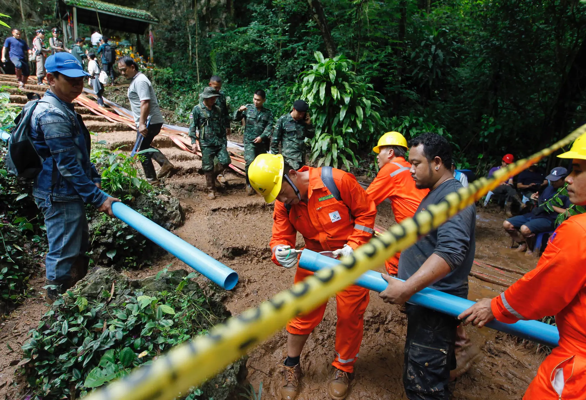 Equipas americanas e inglesas nas buscas por jovens desaparecidos numa caverna