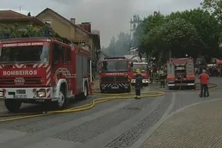 Incêndio na Feira já foi dominado e deixou estragos em três restaurantes e bares