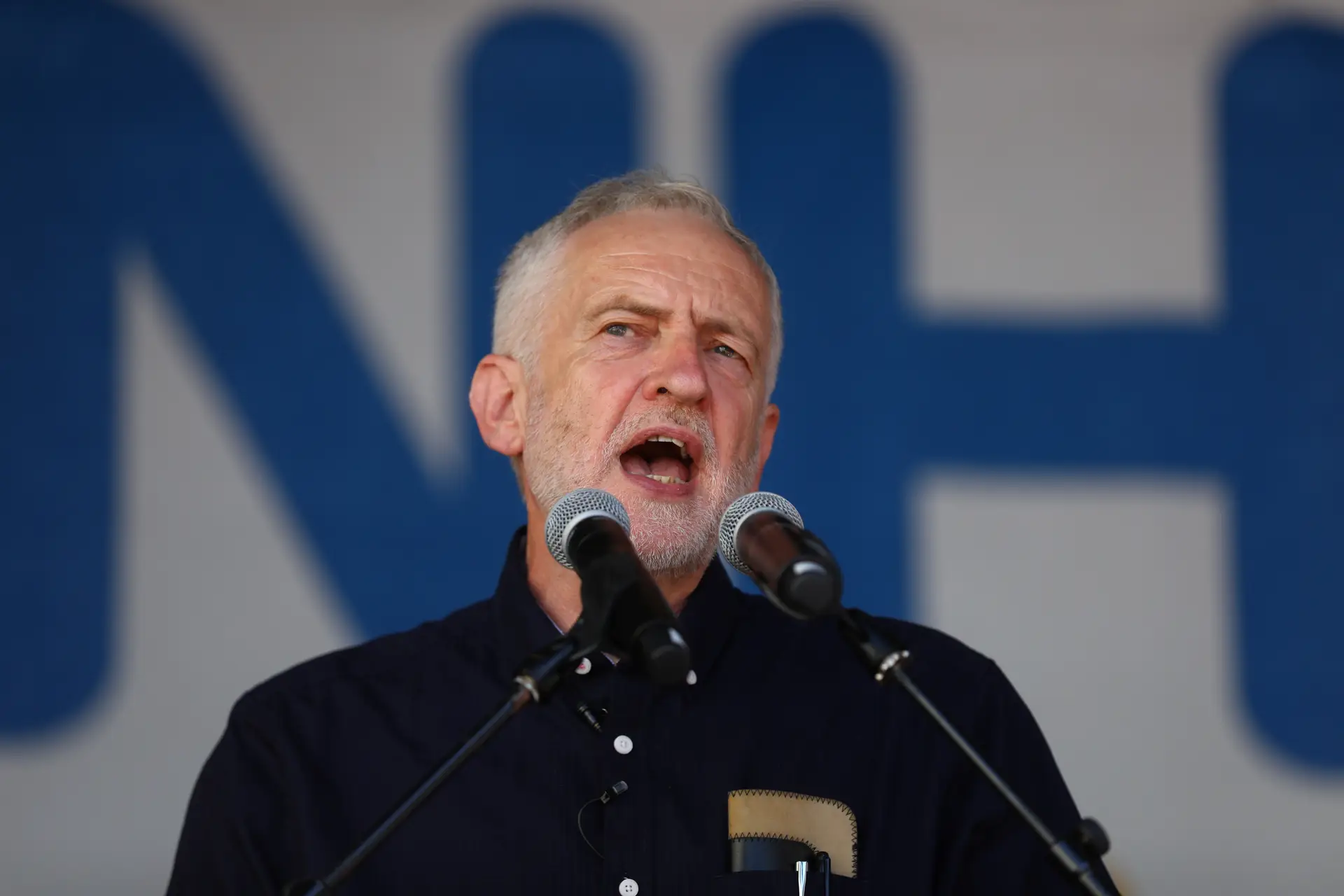 Líder trabalhista pede demissão da primeira-ministra britânica Theresa May