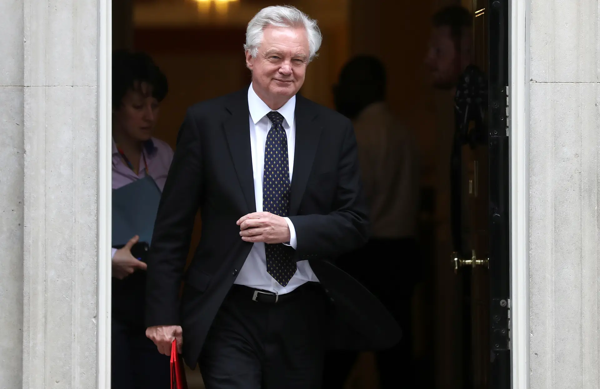 May agradece contribuição do secretário de Estado do Brexit demissionário