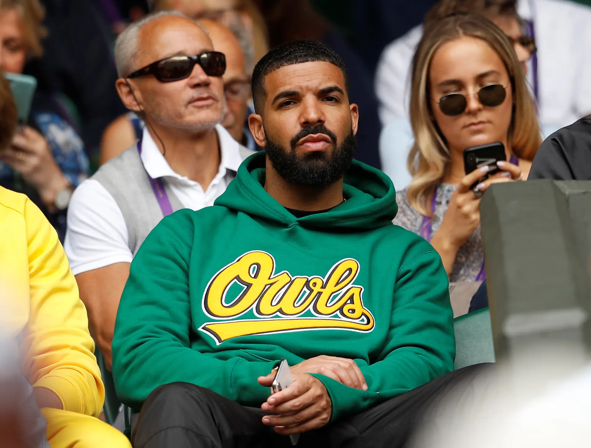 Drake bate recorde dos Beatles com sete músicas no Top 10 da tabela da Billboard