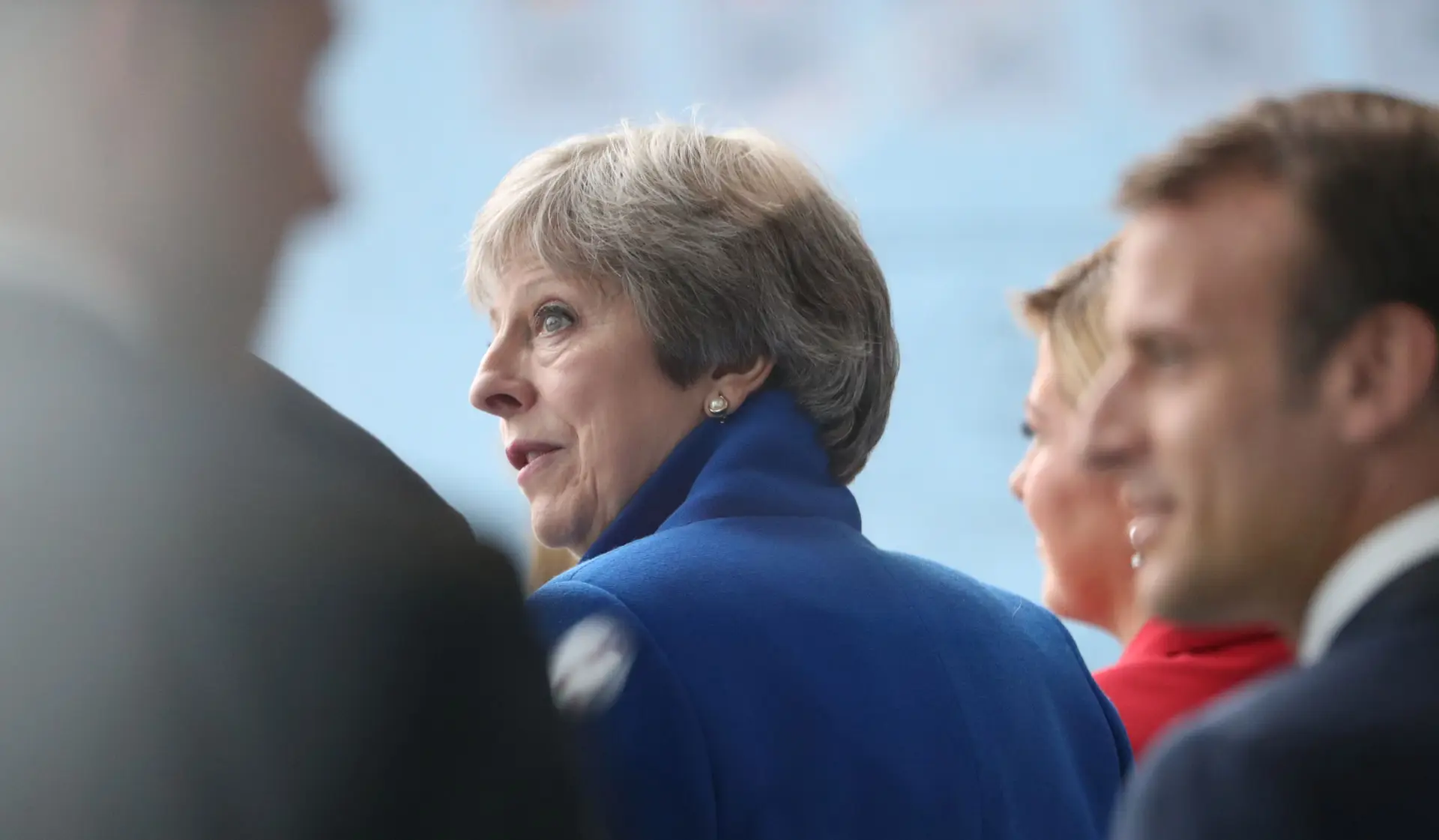 Theresa May vai enviar mais 440 soldados para a missão da NATO no Afeganistão