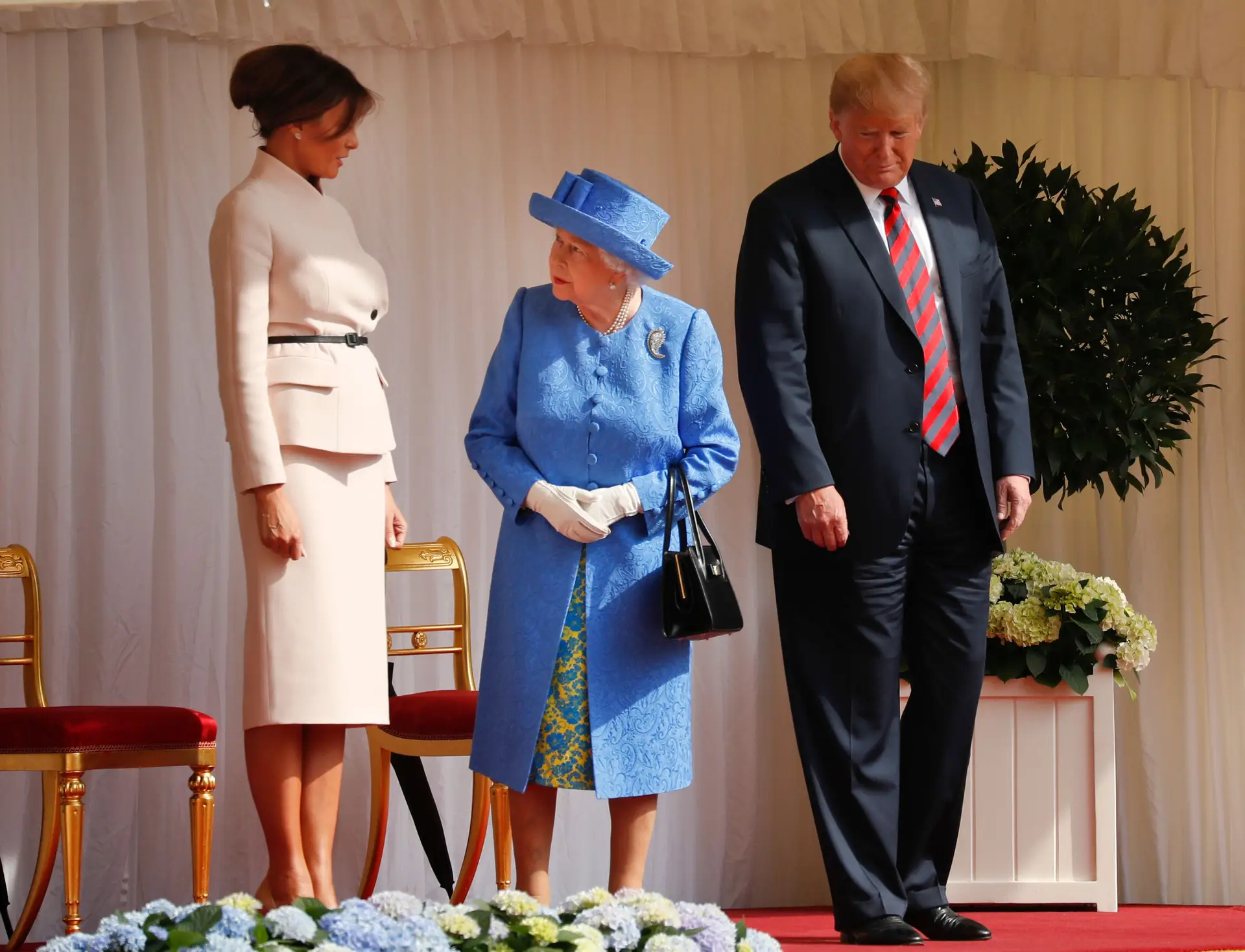 Visita dos Trump ao Reino Unido termina com encontro com a rainha