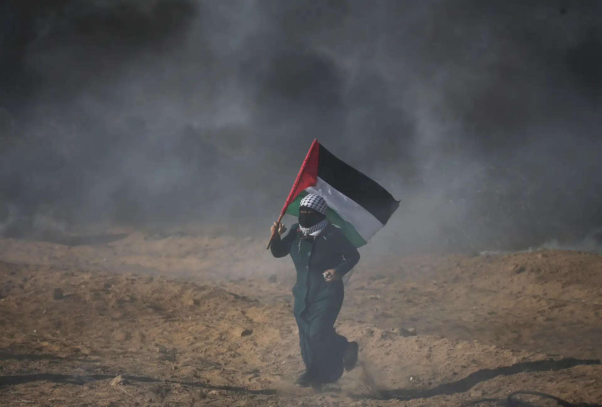 Israel lança ataque em Gaza, Hamas responde com morteiros
