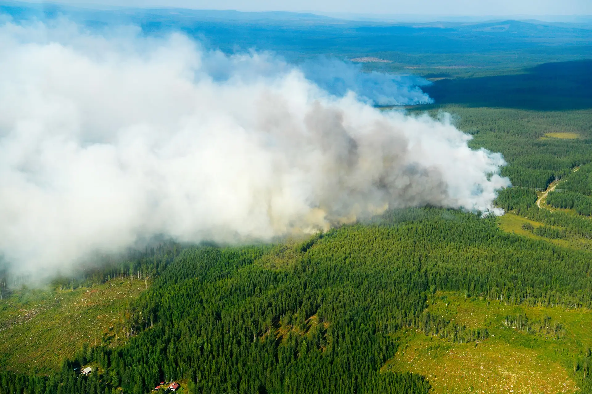Extinção de fogos florestais na Suécia poderá demorar semanas