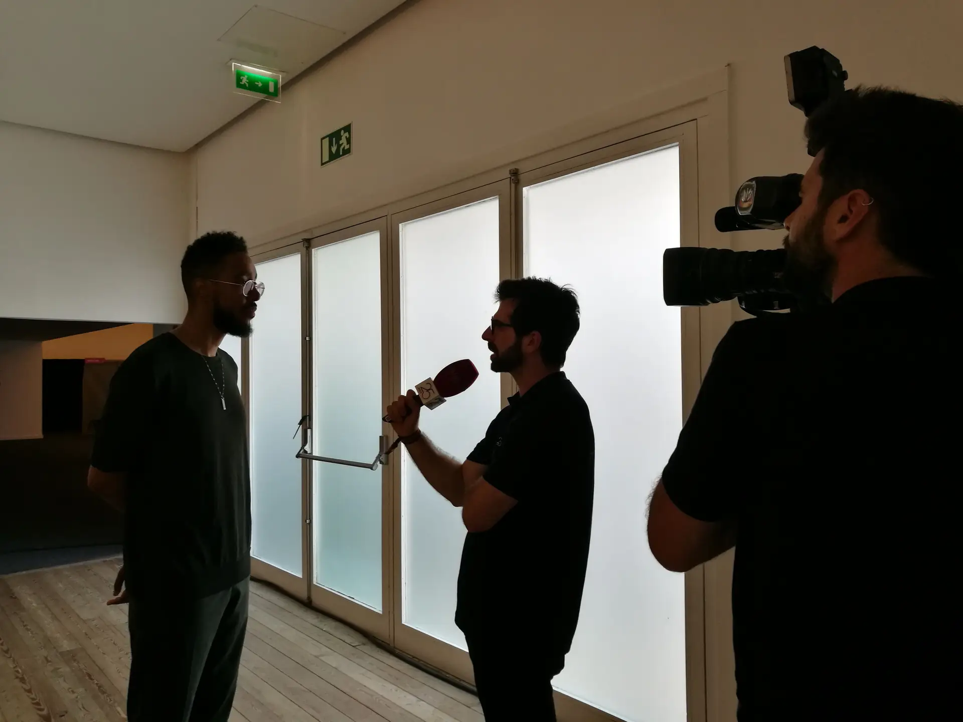 O jornalista André Pacheco e o rapper Oddisee