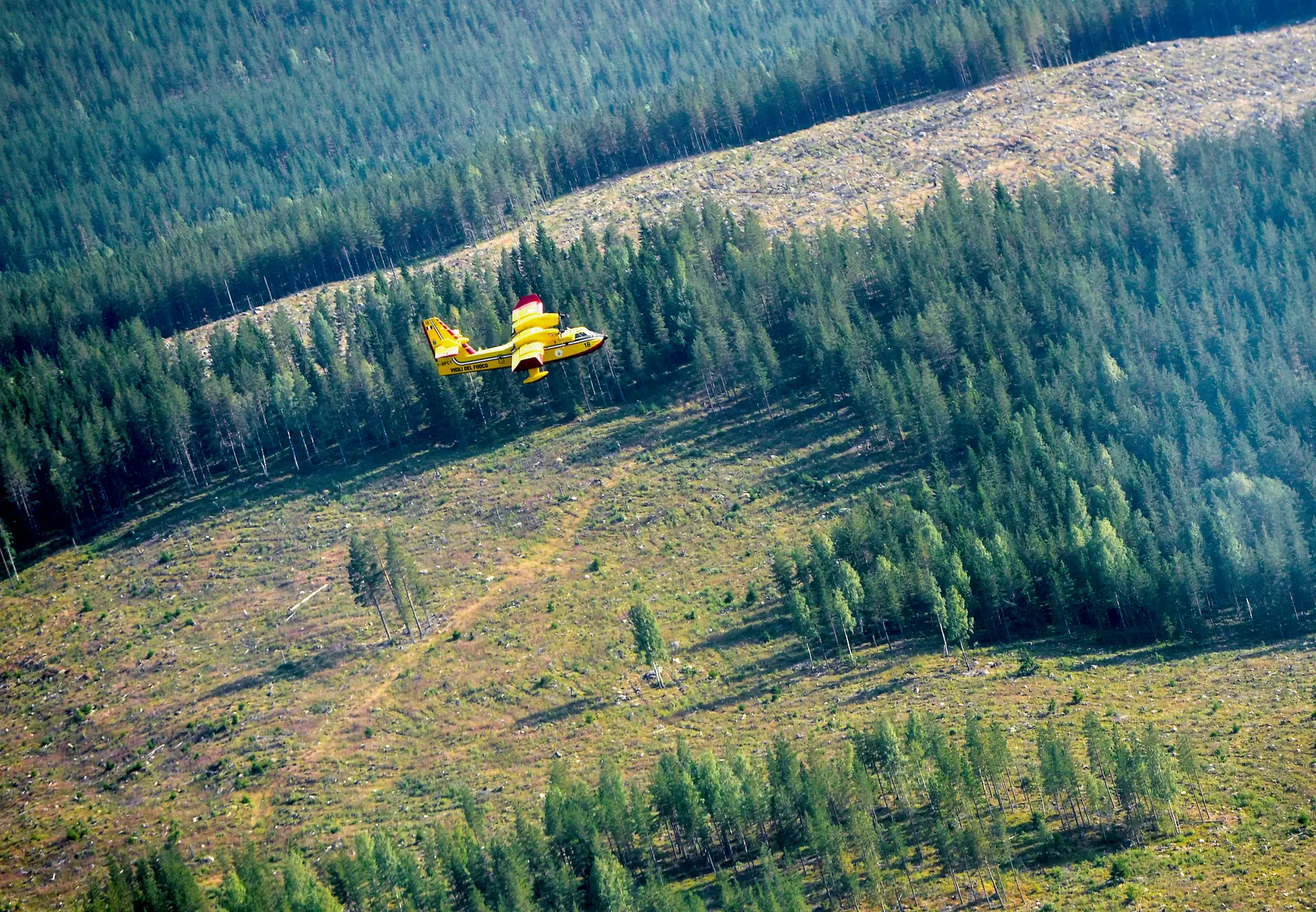Portugal vai enviar dois aviões para combater incêndios na Suécia