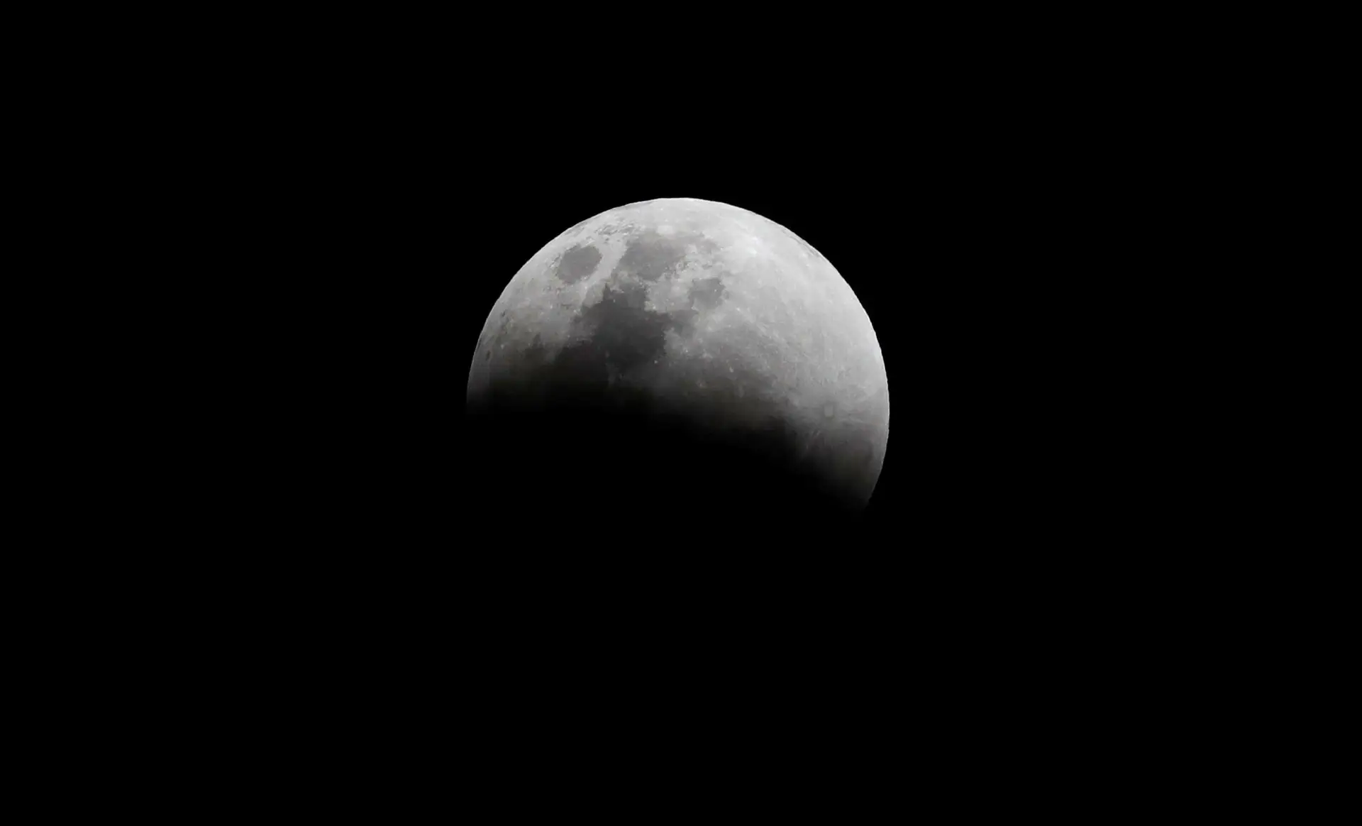 Eclipse total da Lua observado em Legazpi, nas Filipinas, a 31 de janeiro de 2018.