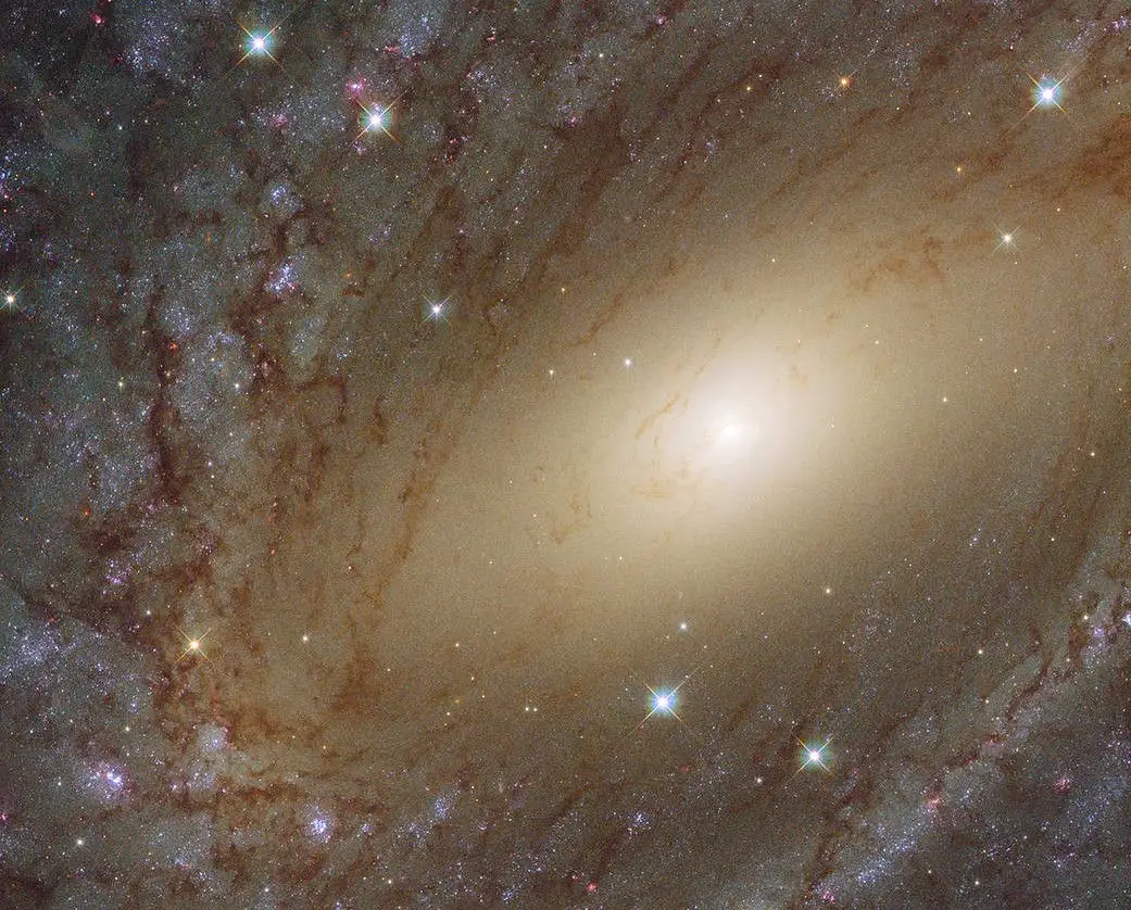 Hubble fotografa a irmã "mais crescida" da Via Láctea