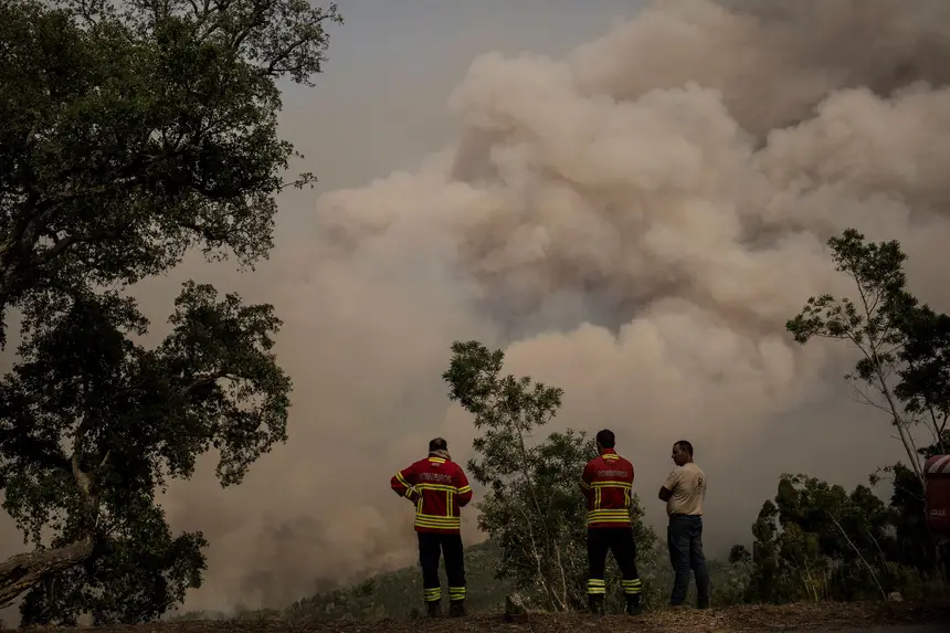 Sic Noticias Incendio Em Monchique Continua Por Dominar