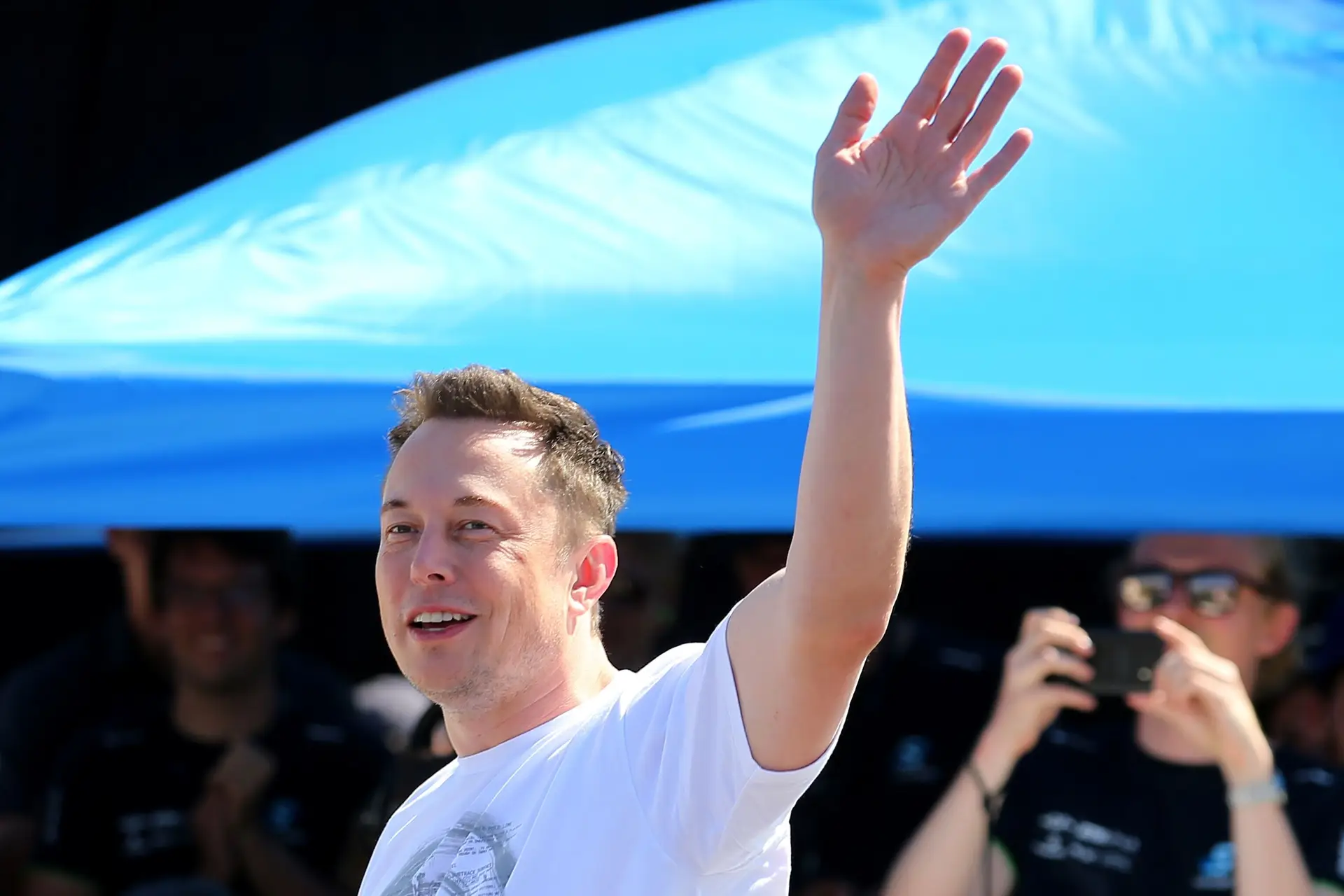 Elon Musk admite retirar Tesla da bolsa
