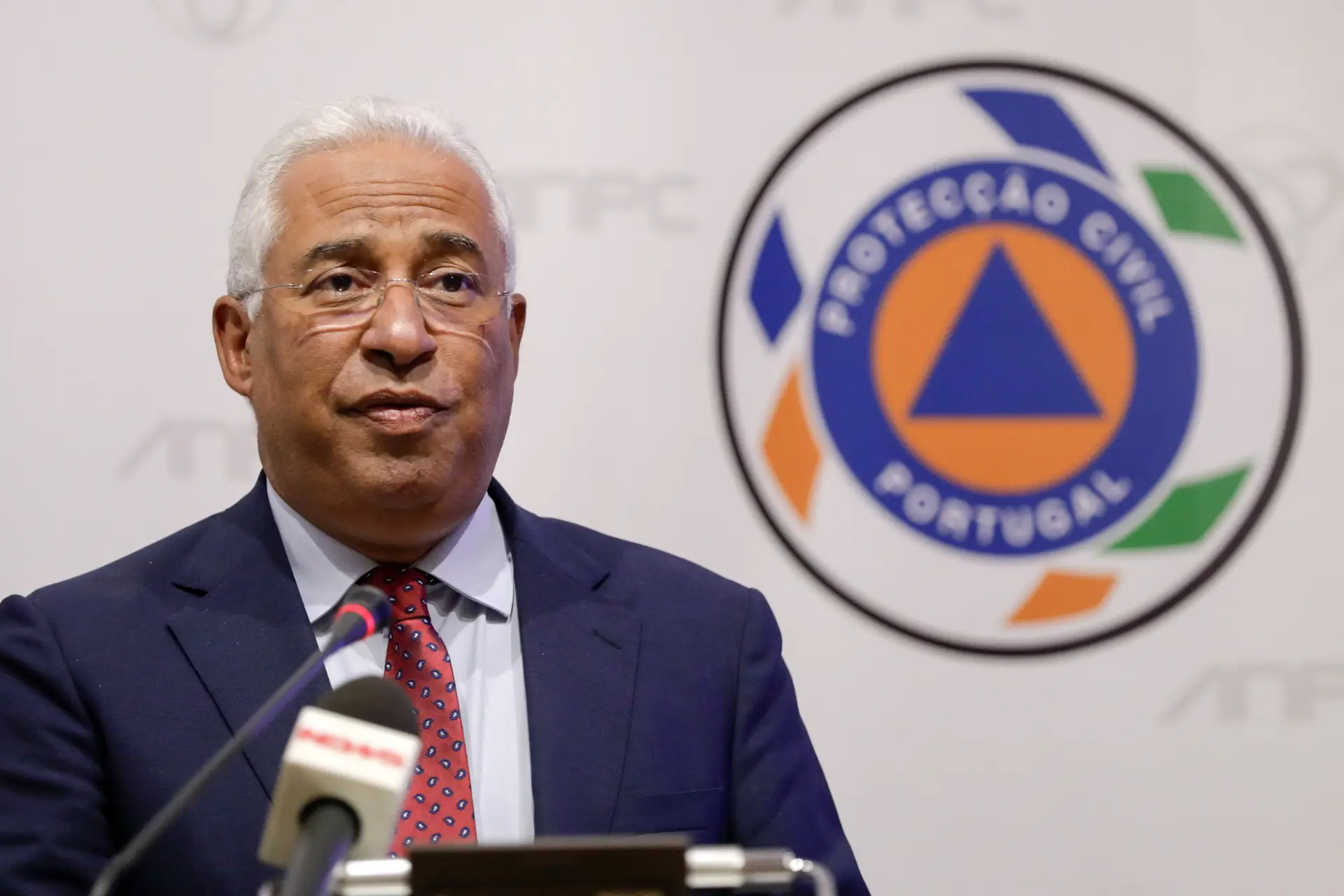 Costa avisa que fogo de Monchique vai continuar nos próximos dias