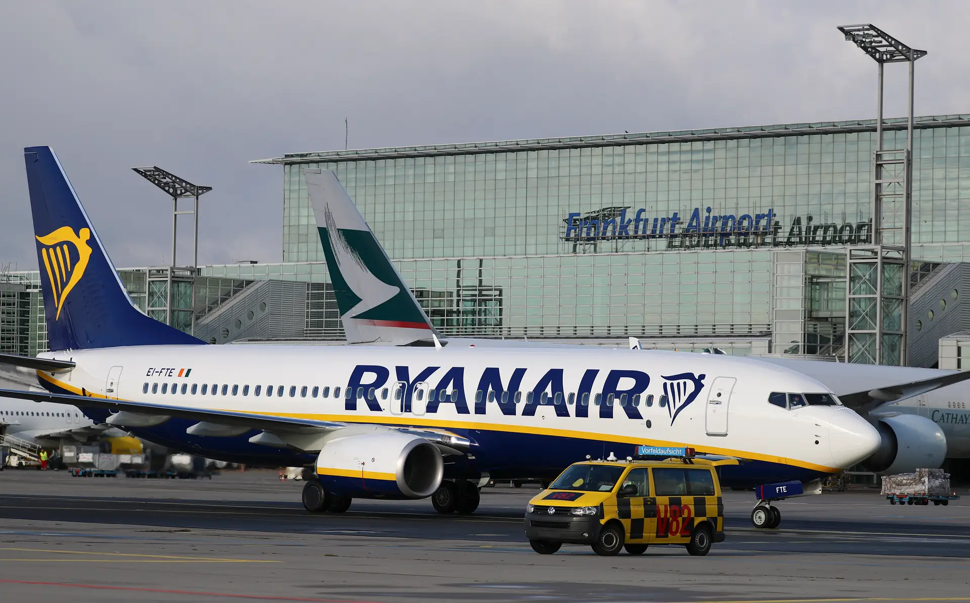 Ryanair garante que opera 85% dos voos apesar da greve na Europa