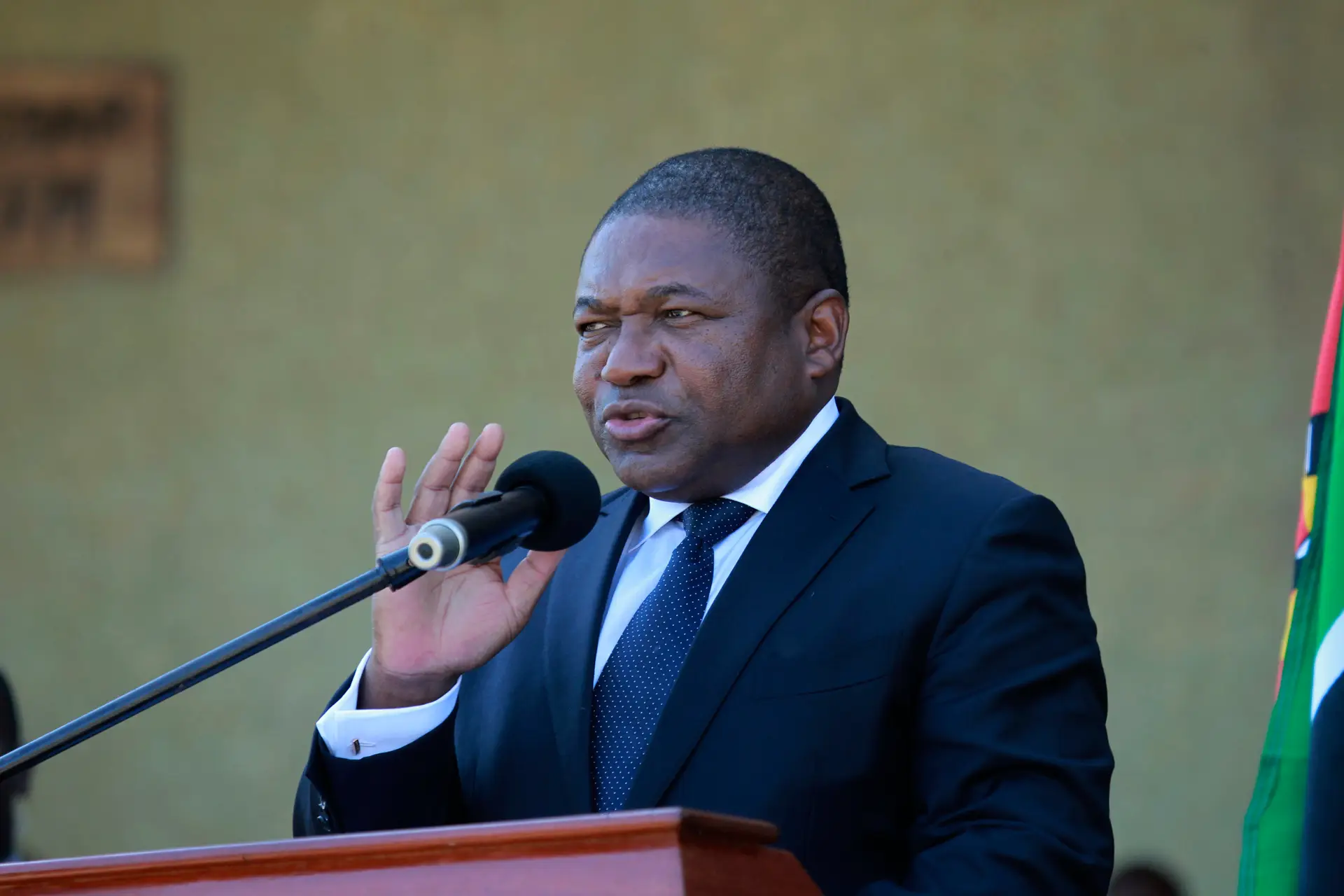 Na segunda-feira, o chefe de Estado moçambicano, Filipe Nyusi (na foto), e o coordenador interino da Resistência Nacional Moçambicana (Renamo) assinaram um memorando sobre a desmilitarização do braço armado do principal partido da oposição.