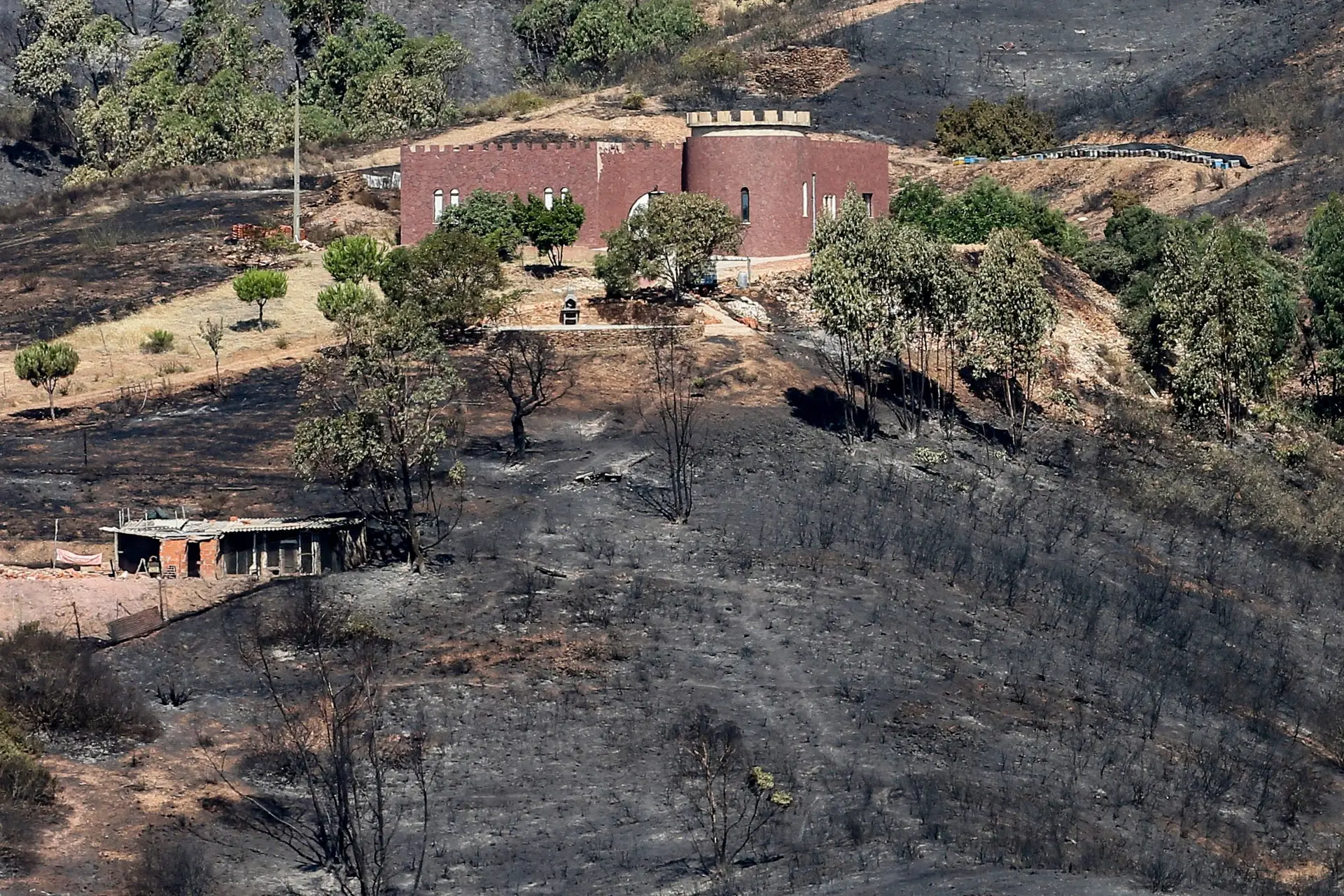 "Cerca de 50" casas destruídas em Monchique