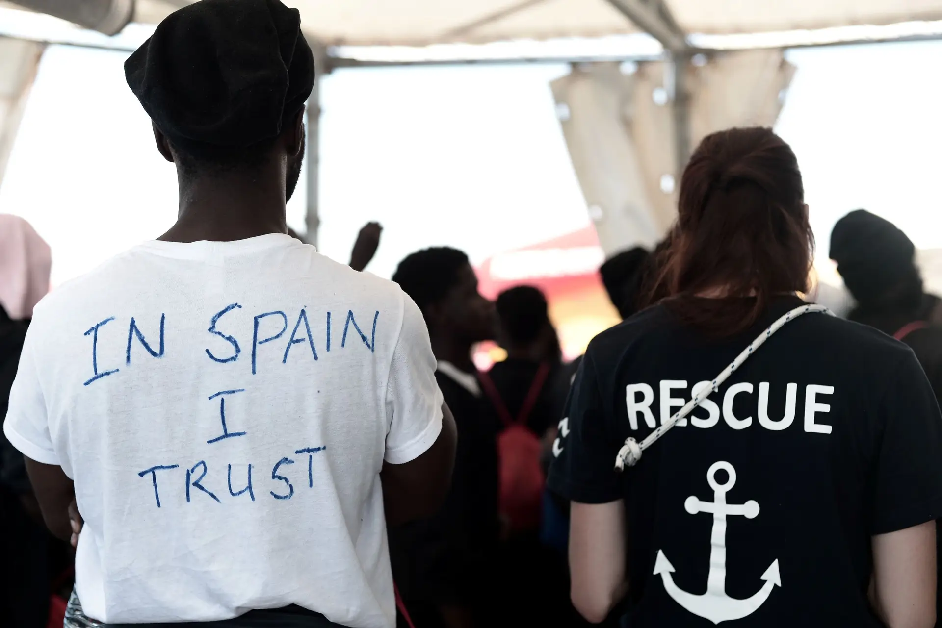 Espanha vai acolher 60 dos 141 imigrantes do navio Aquarius