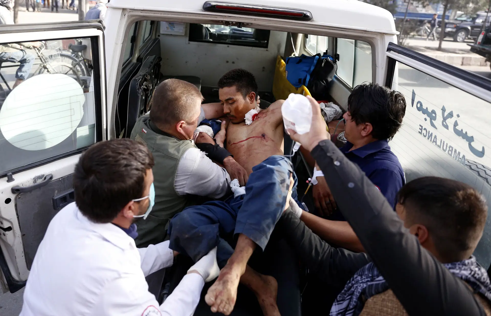 Ataque suicida contra estudantes em Cabul fez 48 mortos