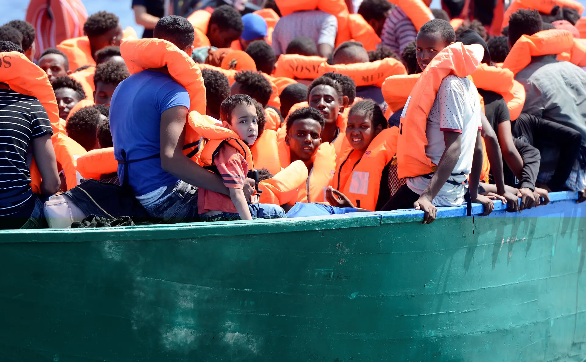 Aquarius deixa Malta, outra embarcação aguarda porto com mais 177 migrantes