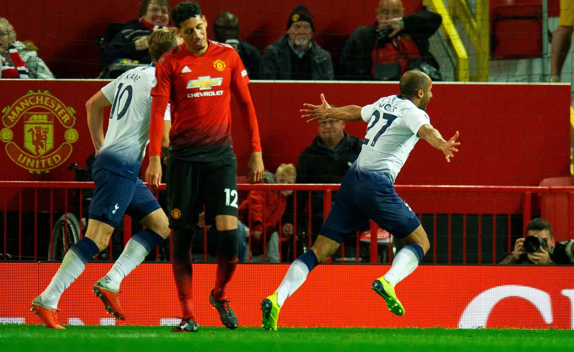 Manchester United sofre pesada derrota em casa com o Tottenham