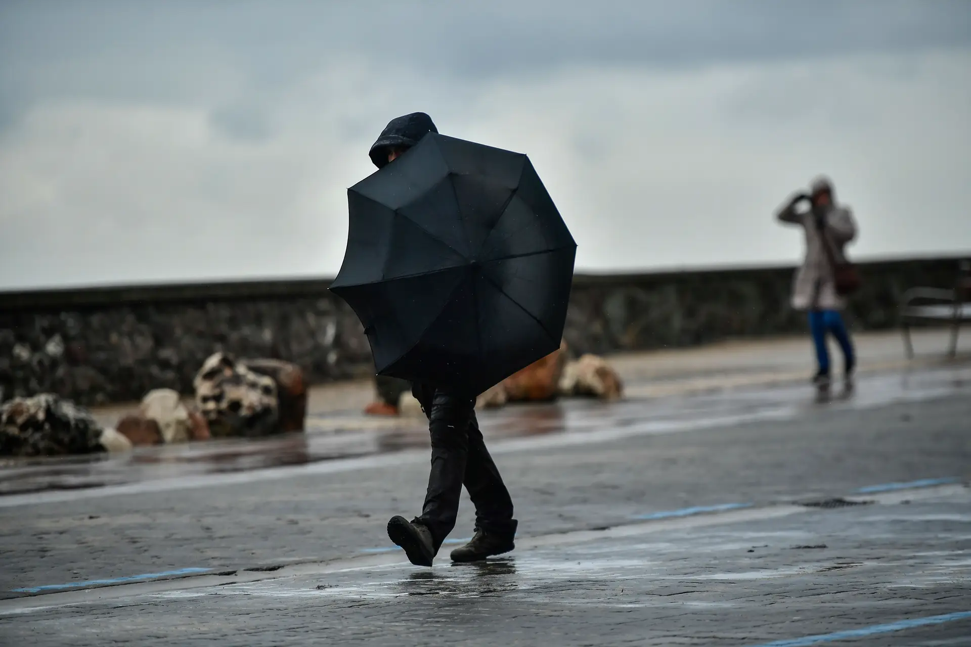 Chuva forte e agitação marítima obrigam a avisos laranja e amarelo em vários distritos